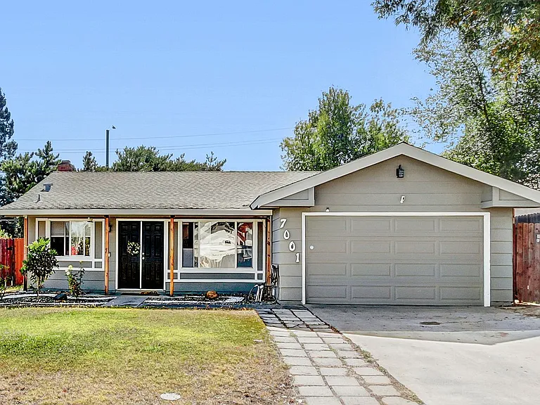 7001 Lynnetree Way — Photo 1