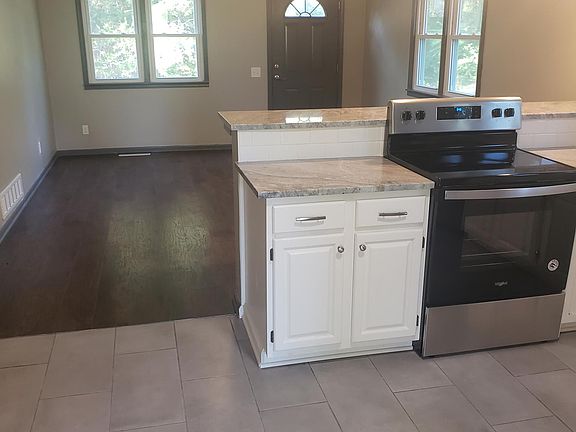 4th image of 7972 Metropolitan Ave #1