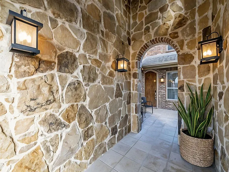 2805 Walnut Creek Ln — Photo 4