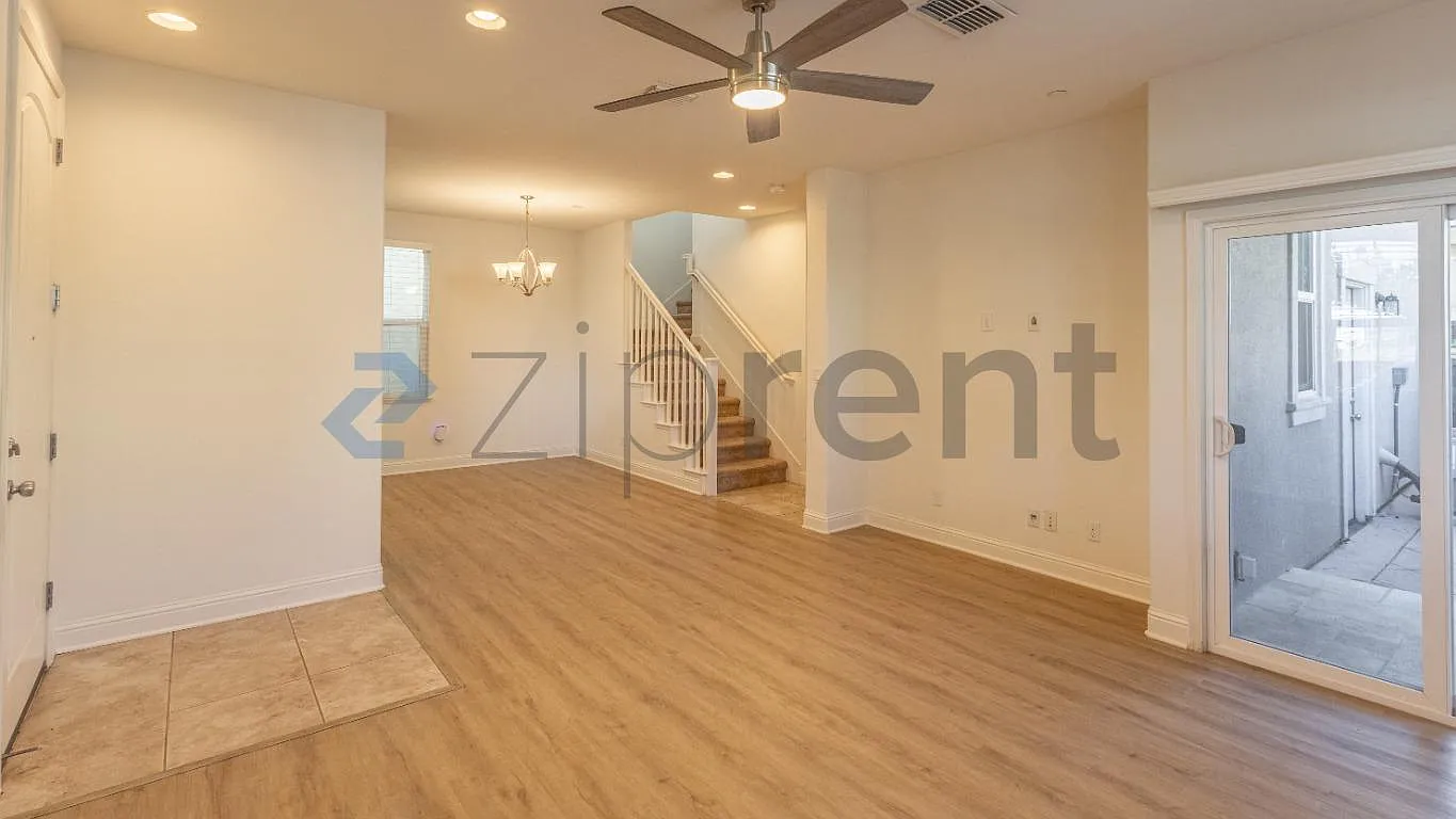 4 bed, 2.5 bath, 1581 sqft, $4,200 — Photo 4