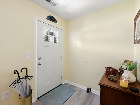 5th image of 373 Village Dr