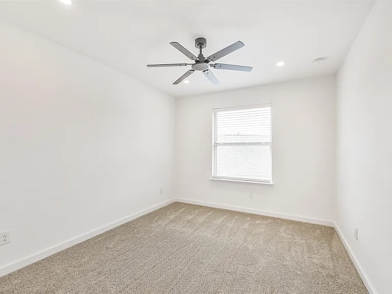 15203 Lake Powell Dr — Photo 23