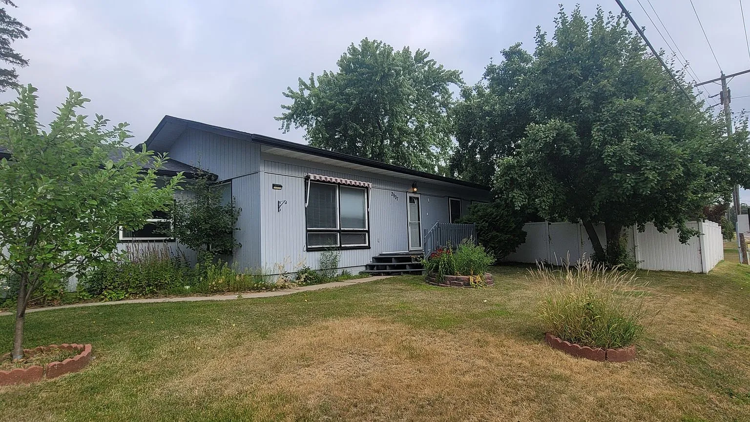 5 Bedroom home near the lake & BSU — Photo 1