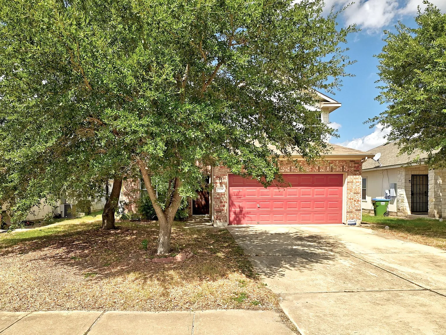 4 bed, 2.5 bath, 2051 sqft, $1,895 — Photo 2