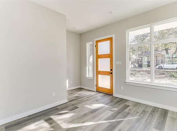 3rd image of 1414 Glen Ave