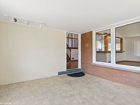 3rd image of 403 E Lake Ave