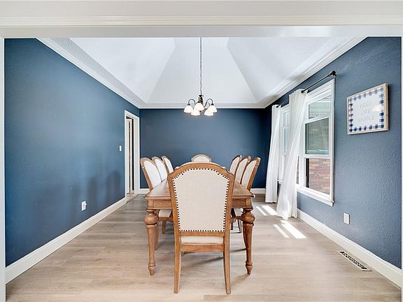 3rd image of 16424 E George Franklyn Dr