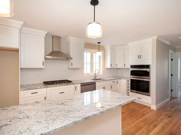 548 Harvard St, East Bridgewater, MA 02333