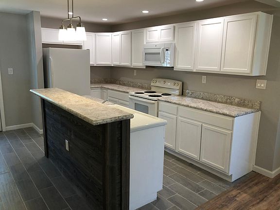 4th image of 706 Grand Ave