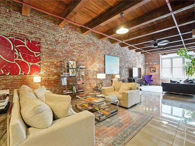 306 W 7th St APT 201, Kansas City, MO, 64105
