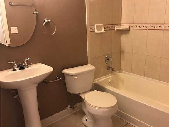 5th image of 2512 Oak Park Way #101
