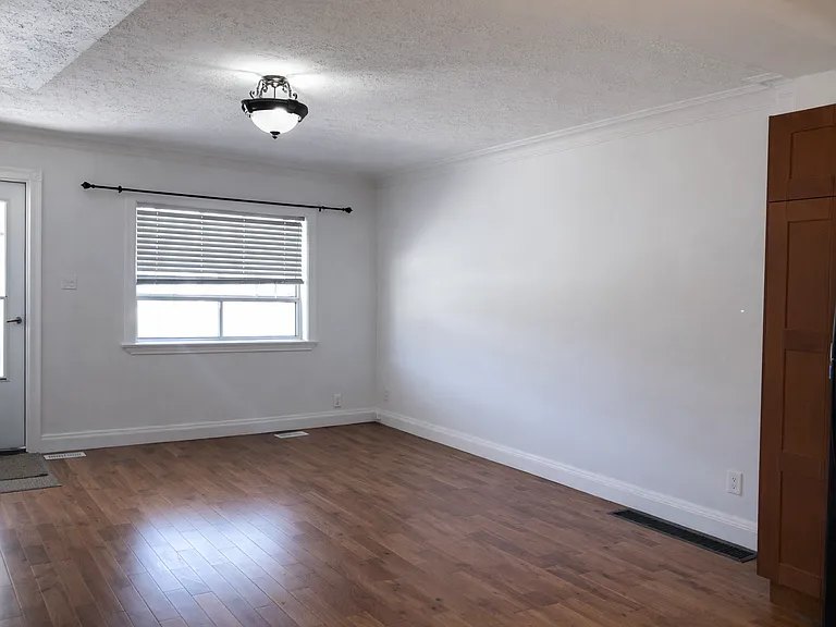 3 Bedrooms : $3030 per month + utilities