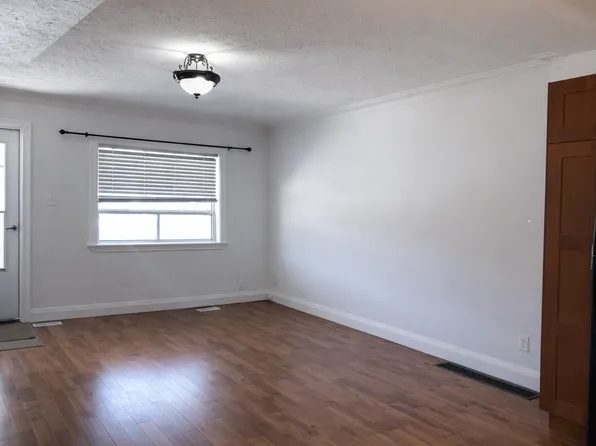 (undisclosed Address), Toronto, ON M6E 3G4