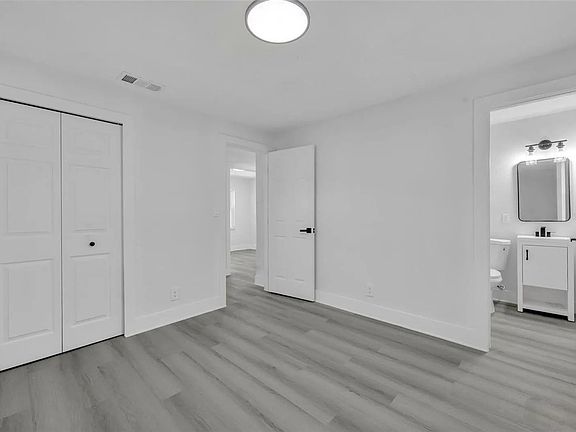 5th image of 920 Lockhart St