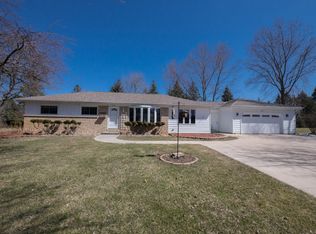 5410 S Nicolet Dr, New Berlin, WI 53151