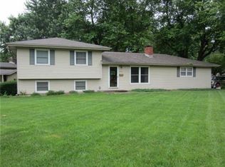 501 NW Ward Ln, Lees Summit, MO 64063
