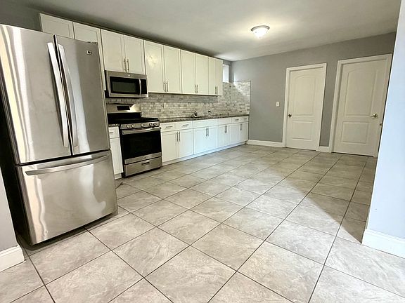 2nd image of 1021 E 213th St #1