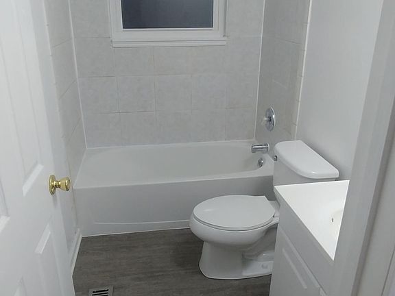 3rd image of 322 W Davis St #322