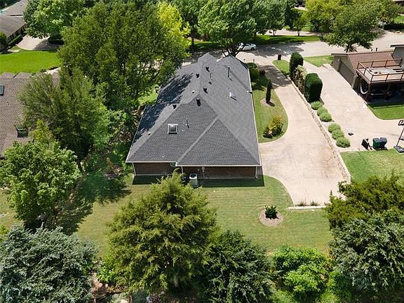 3rd image of 24 Lakeway Dr