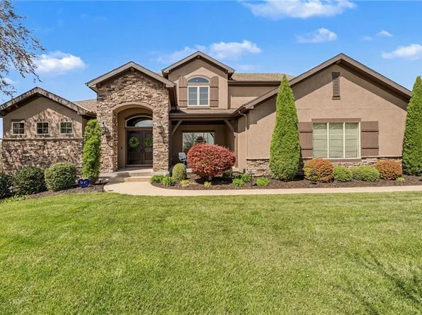 8070 NW Masters Ln, Kansas City, MO 64152