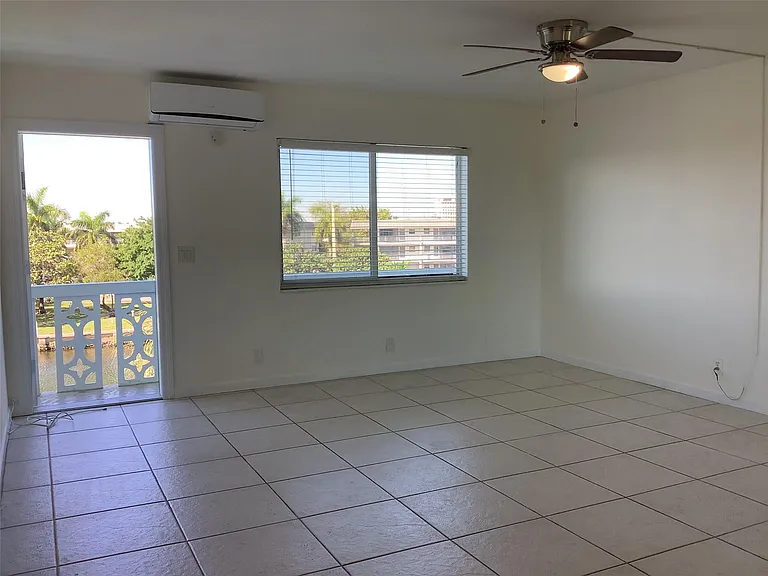 455 Golden Isles Dr #307 — Photo 2
