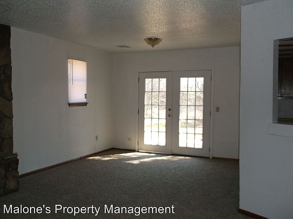 3rd image of 3206 Oakbriar Dr
