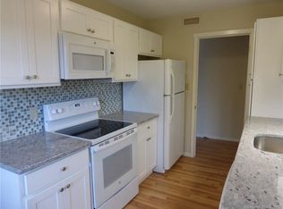 11 Heritage Vlg #E, Southbury, CT 06488