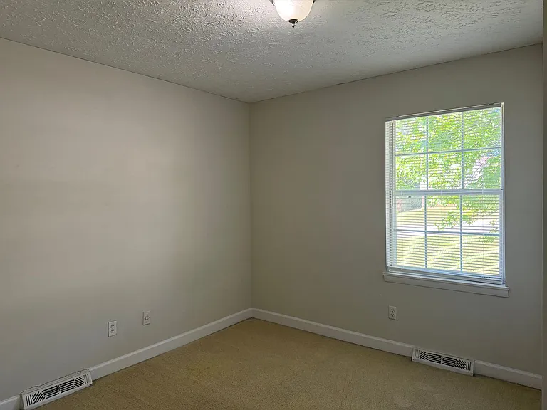 1104 Long Meadows Dr — Photo 16