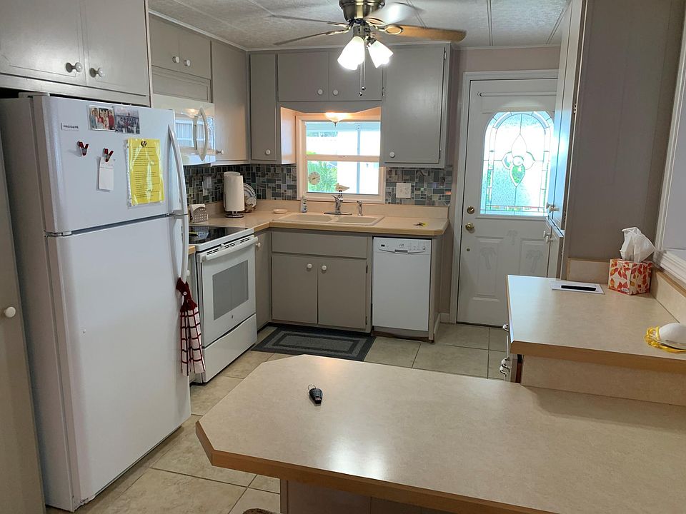 main entry door and kitchen area with breakfast nook