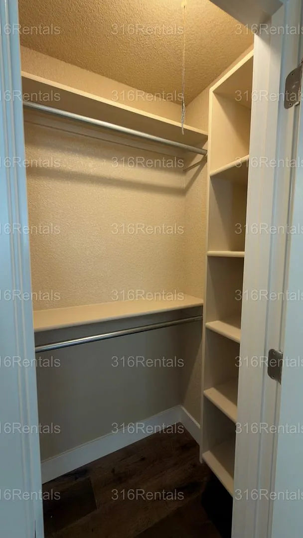 1110 School — Photo 3