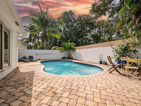 4th image of 2421 SW 29th Way #0