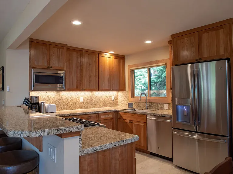 468 Nightingale Rd — Photo 2