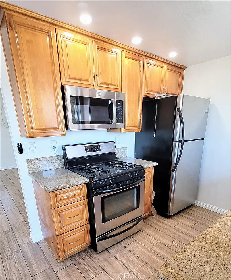 2 bed, 837 sqft, $2,450 — Photo 3