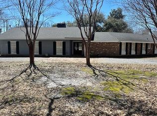 521 N Plantation Dr, Greenville, MS 38701