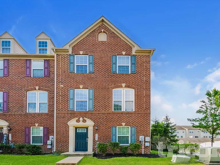 5427 Doubleday Ln — Photo 1