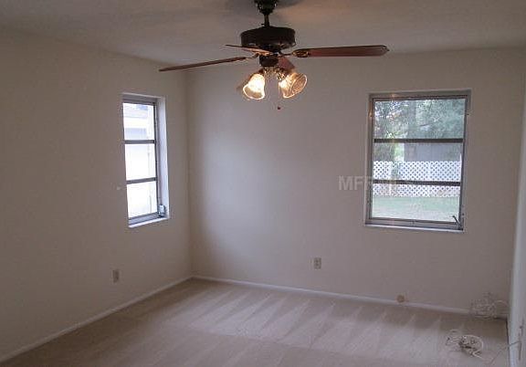 3rd image of 1581 Simmons Dr