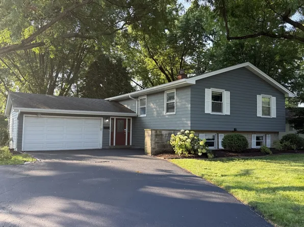 332 W Gartner Rd, Naperville, IL 60540