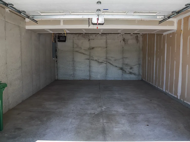 1215 E Bremer Ave — Photo 13