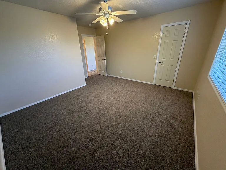 1911 Girard Blvd NE — Photo 26