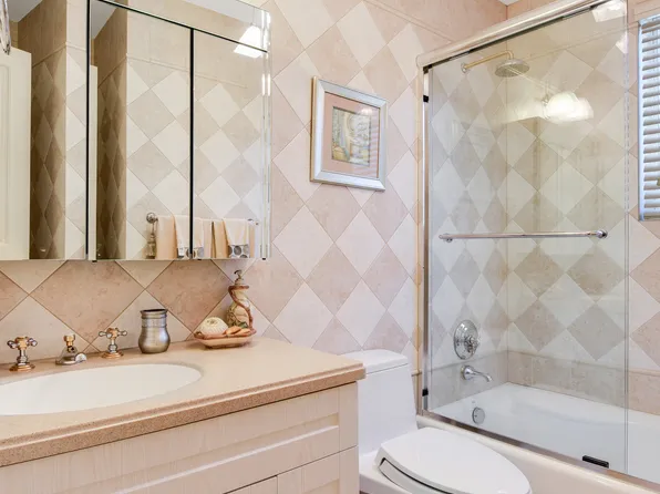 933 East 22nd Street image 20 of 22