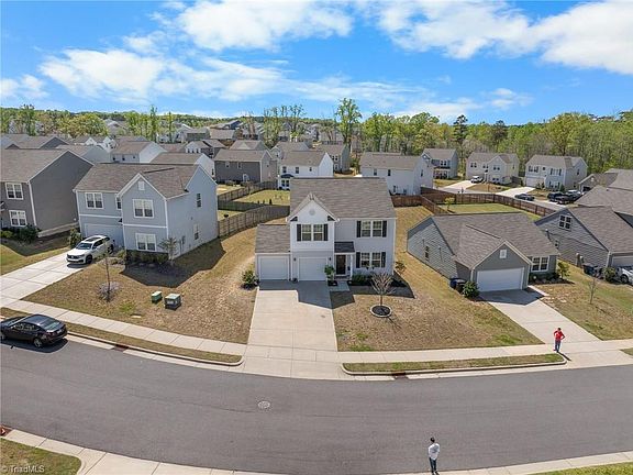 3rd image of 108 Galley Ln