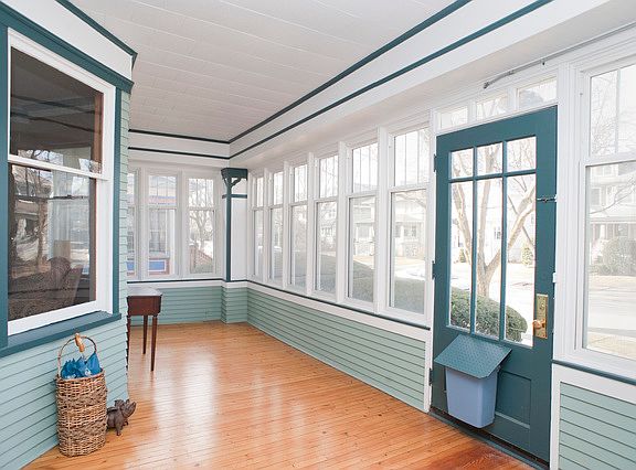 3rd image of 708 S Elmwood Ave