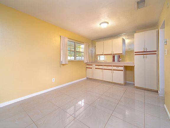 4th image of 1118 Dickens Ave
