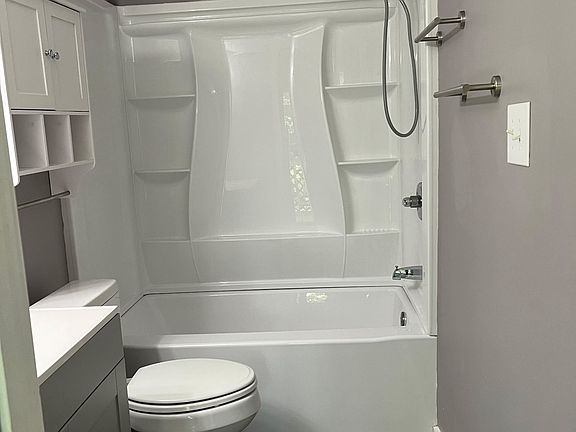 4th image of 404 Hartley Dr