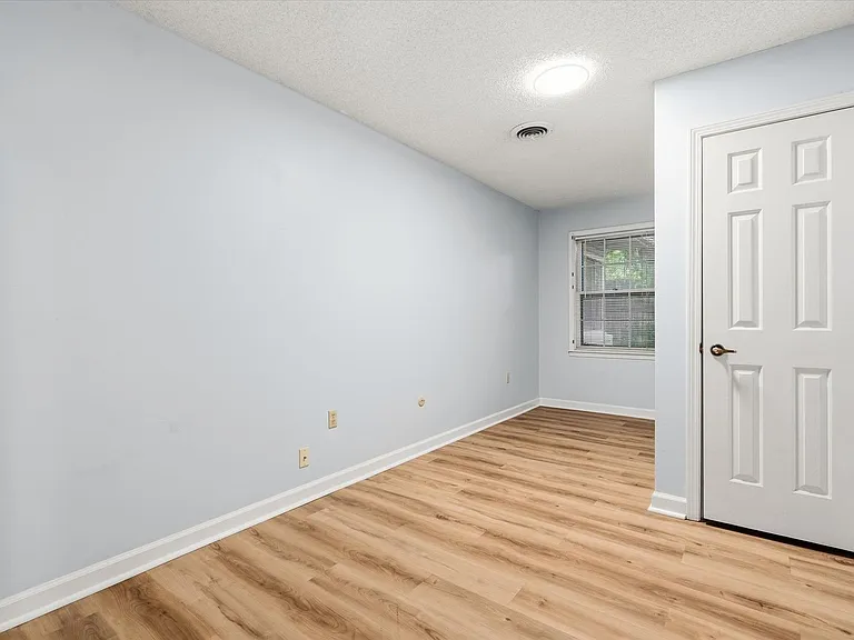 1610 Hillcrest Dr — Photo 14