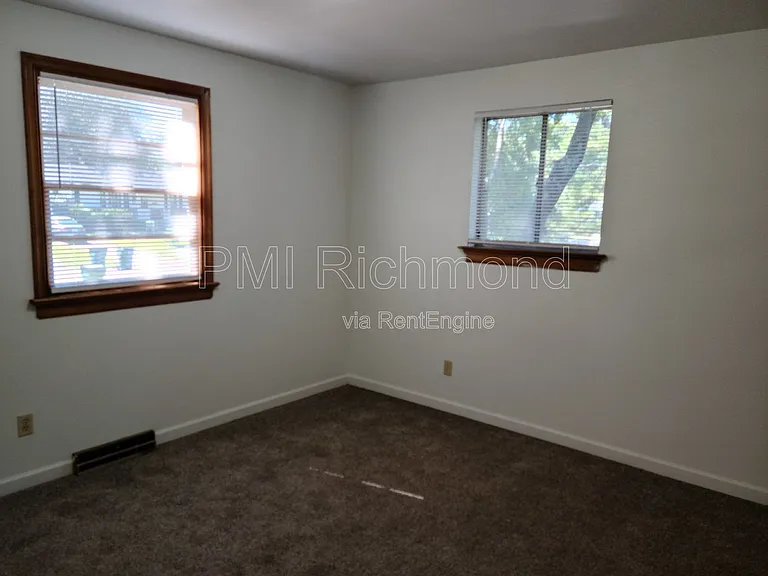 8010 Sycamore Ln — Photo 15