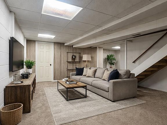 4th image of 6217 N 46th Ave