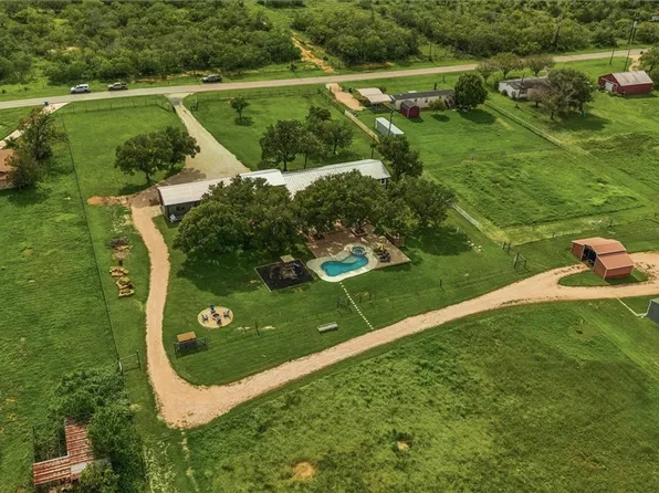 295 McKnight Rd, Seguin, TX 78155