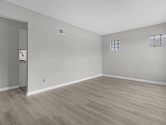 5th image of 5957 Vivian Ave