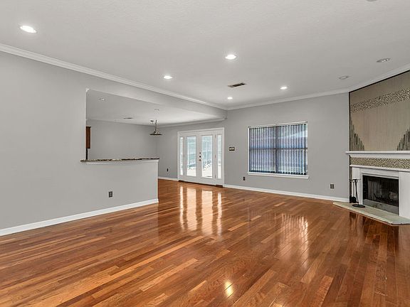 5th image of 1137 Lake Bluff Dr